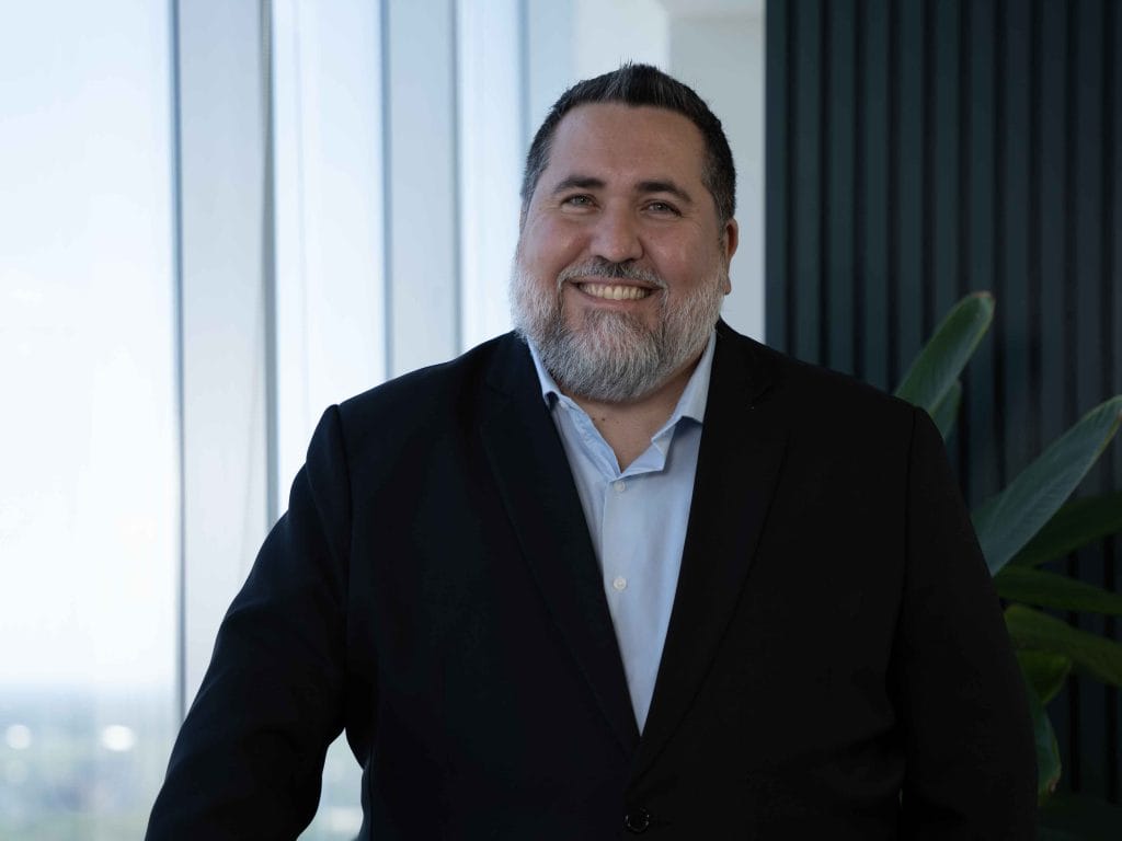 José Monges, cover artículo aniversario fondo mutuo disponible en guaraníes